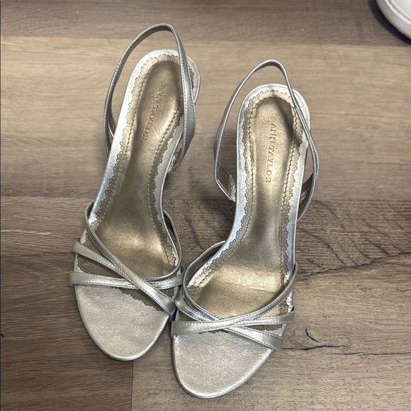 ❄️☀️Ann Taylor Silver Strappy Heels - Picture 1 of 3